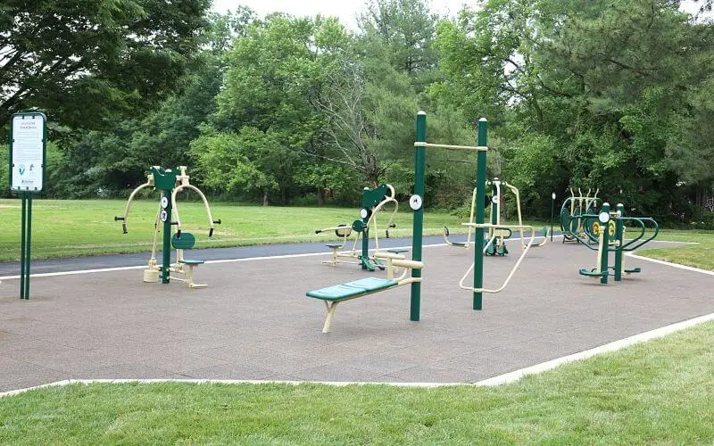 معدات لياقة بدنية للحدائق العا - مراجعة Kids Outdoor Gym Equipment وسعره
