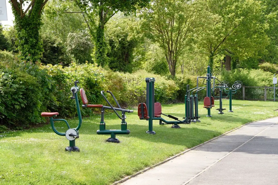 معدات لياقة بدنية للحدائق العا - مراجعة Kids Outdoor Gym Equipment وسعره
