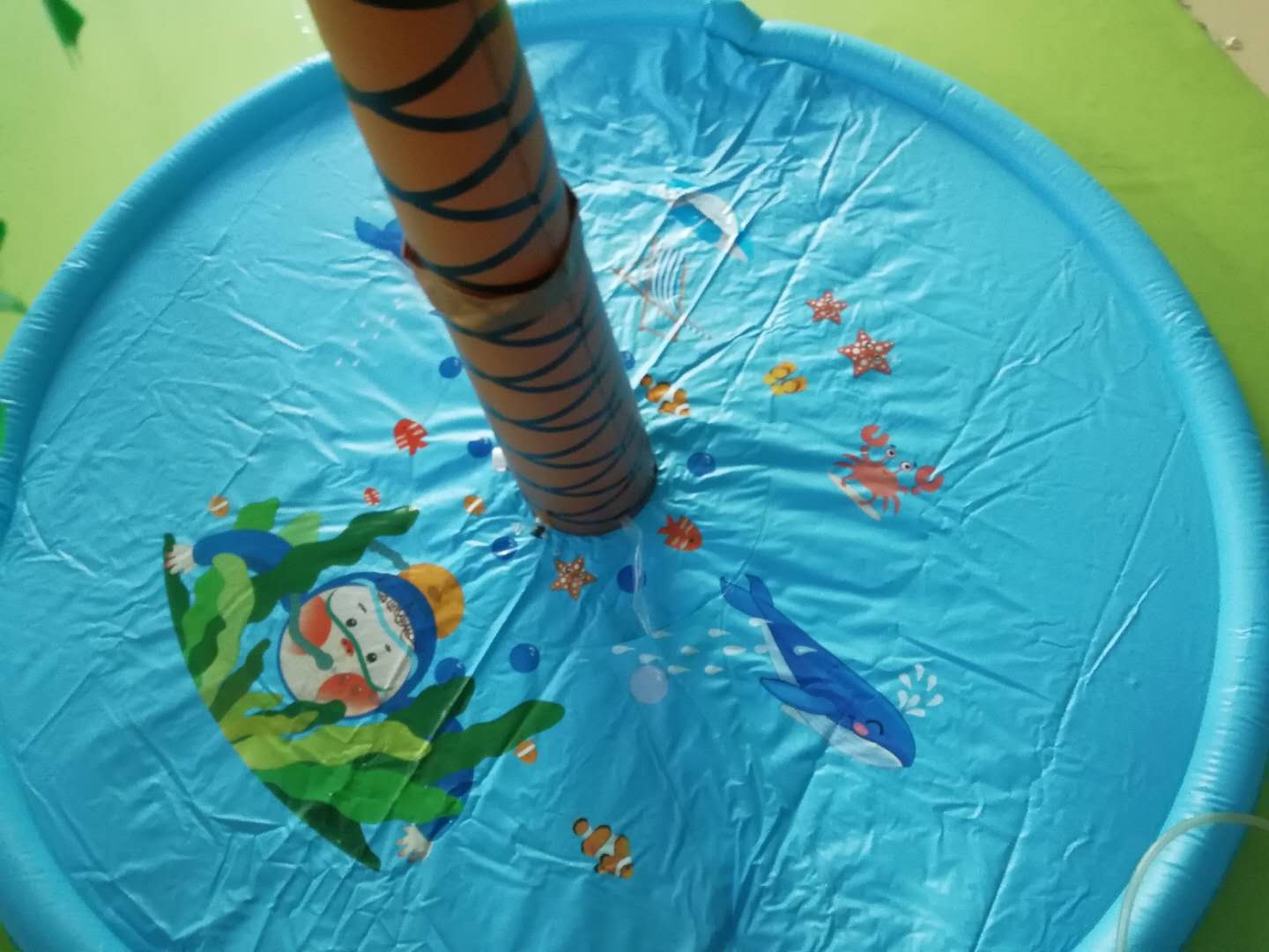 بساط رشاش مياه قابل للنفخ على  - مراجعة Sprinkler Splash Pad وسعره